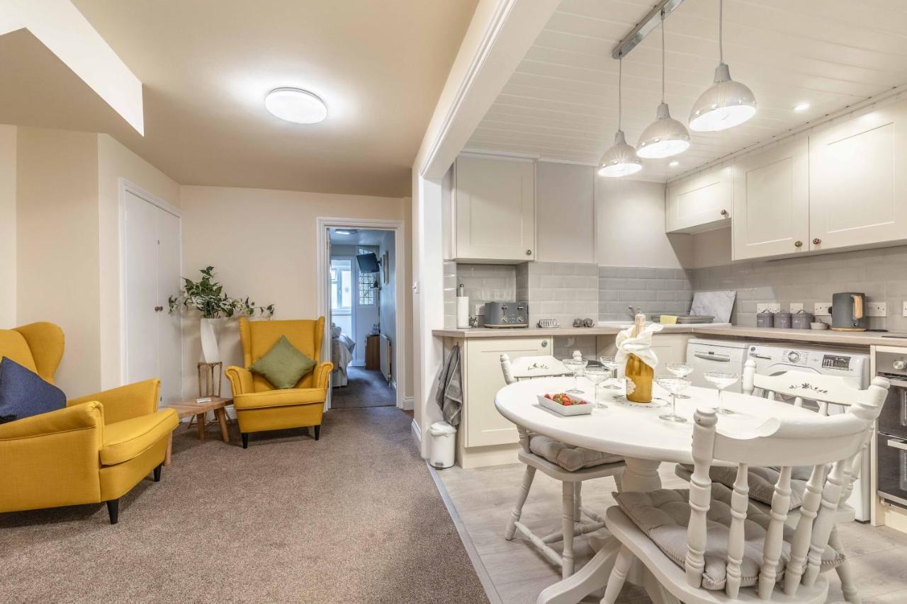 Central Windsor, 2 Bedroom 2 Bathroom, 5 Minutes To Castle Extérieur photo
